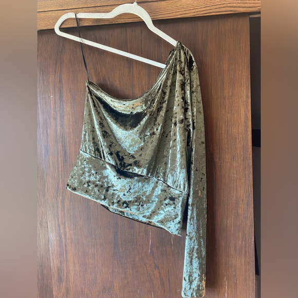 Urban Outfitters Lily Velvet‎ One-Shoulder Cropped Top NWT - Picture 4 of 4